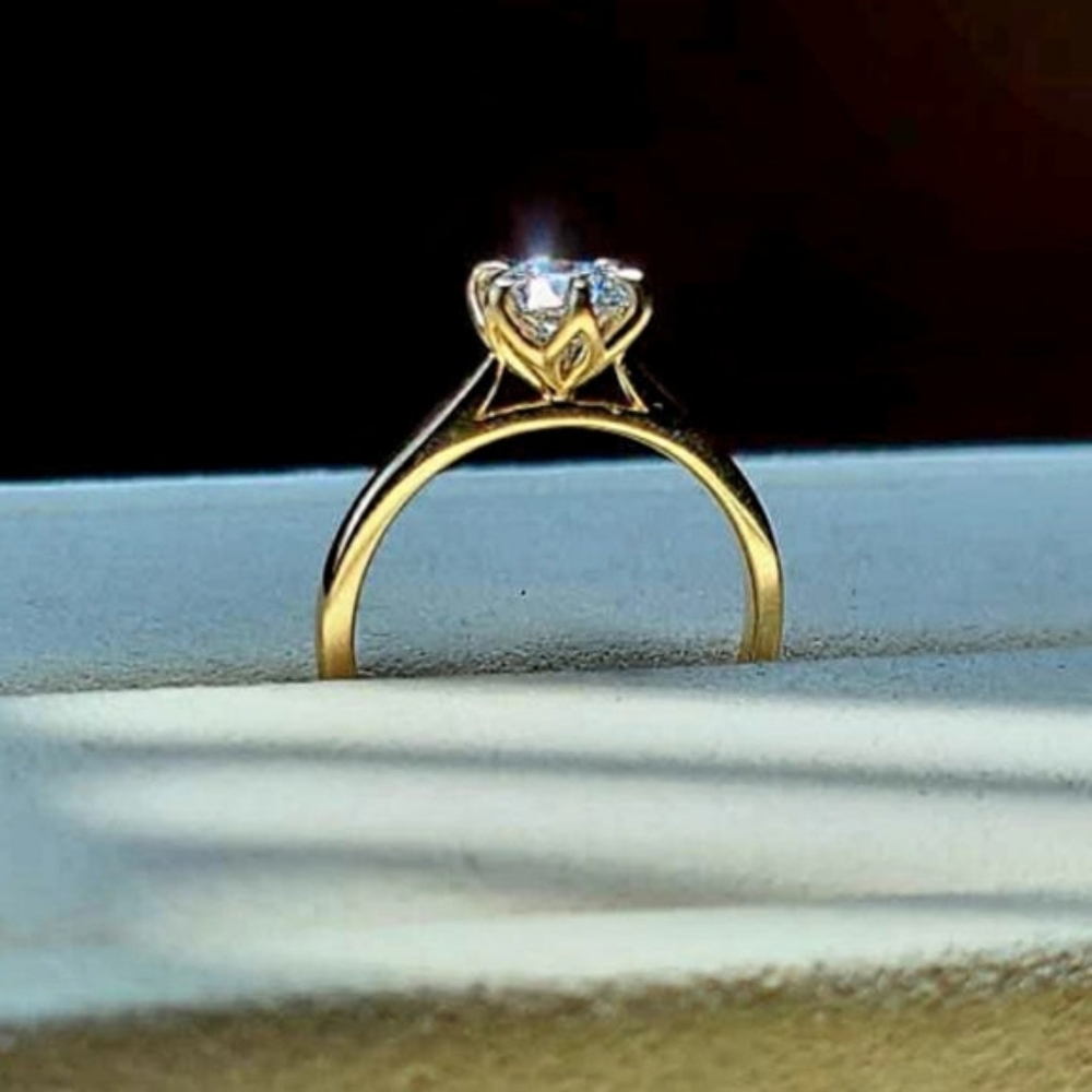 Solid 10k gold 1ct E VS1 lab round diamond ring